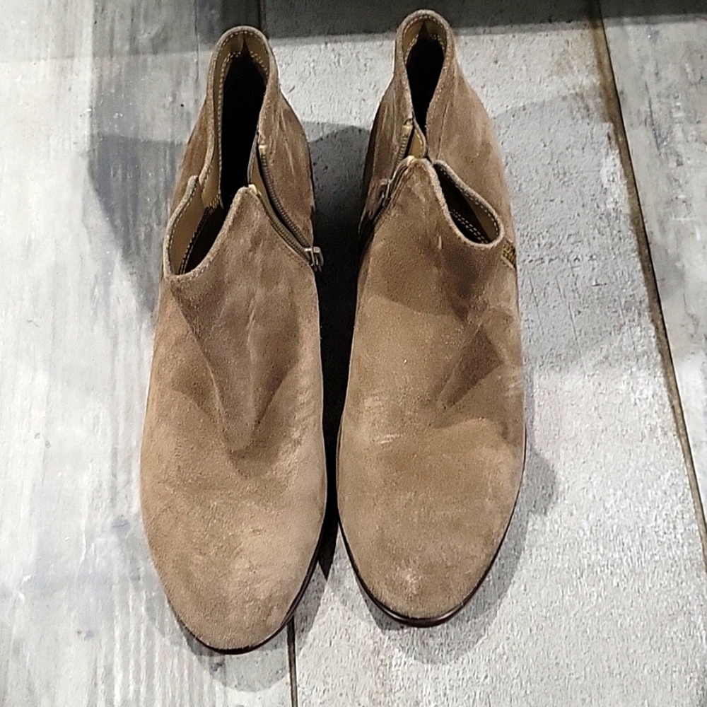 Aerosoles  heel rest  gray bootie  with zipper  new without box size 9 #3s